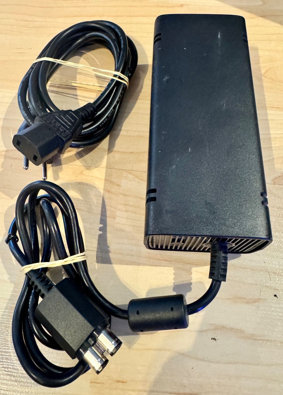 Microsoft Consoles: MICROSOFT 360 S CONSOLE / MODEL 1439 / BLACK / 6 TEILIG – D'occasion à Seuzach par Inspektor99 4