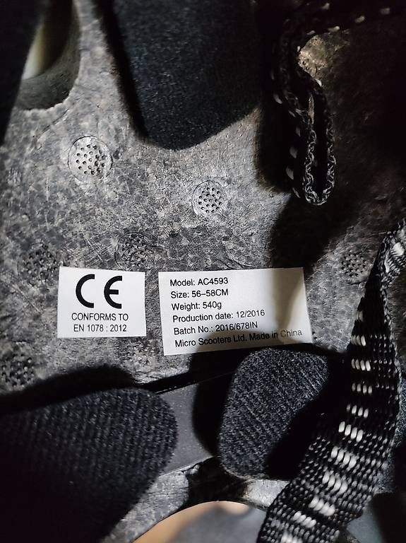 Micro Helme: Micro Helm Licht Größe 56-58 cm – Gebraucht aus Zürich von Yevhenii. 1