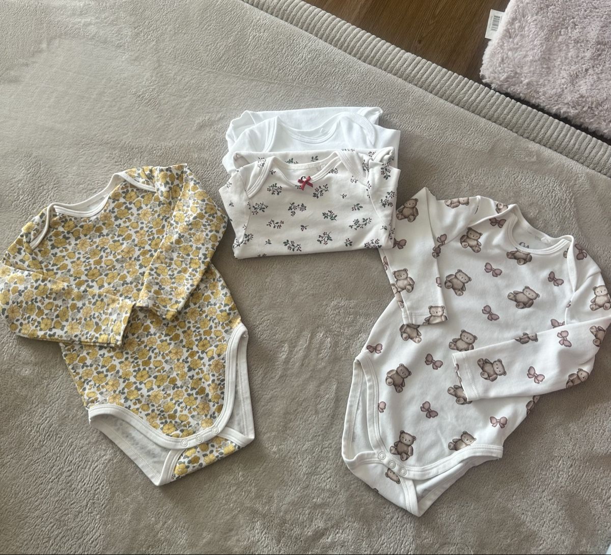 C&A Lotti & Set di vestiti: Body – Nuovo (secondo la descrizione) da Aarburg venduto da kis_m7jd