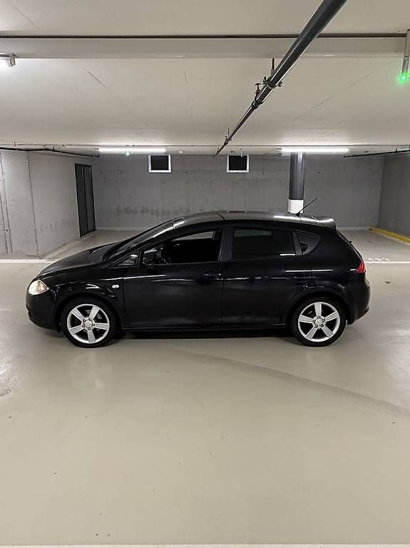 Seat Automobili: Seat Leon 2.0FSI, Frisch Mfk – Usato da Neuhausen venduto da lir_2nnh 1
