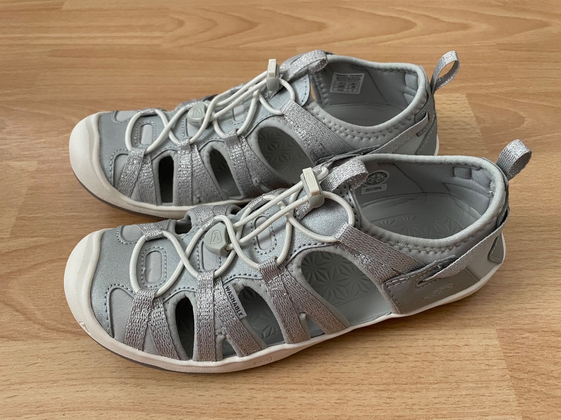 Keen Schuhe für Mädchen: Sandalen von Keen Gr. 35 NEU – Neu und originalverpackt aus Waltenschwil von hansnine