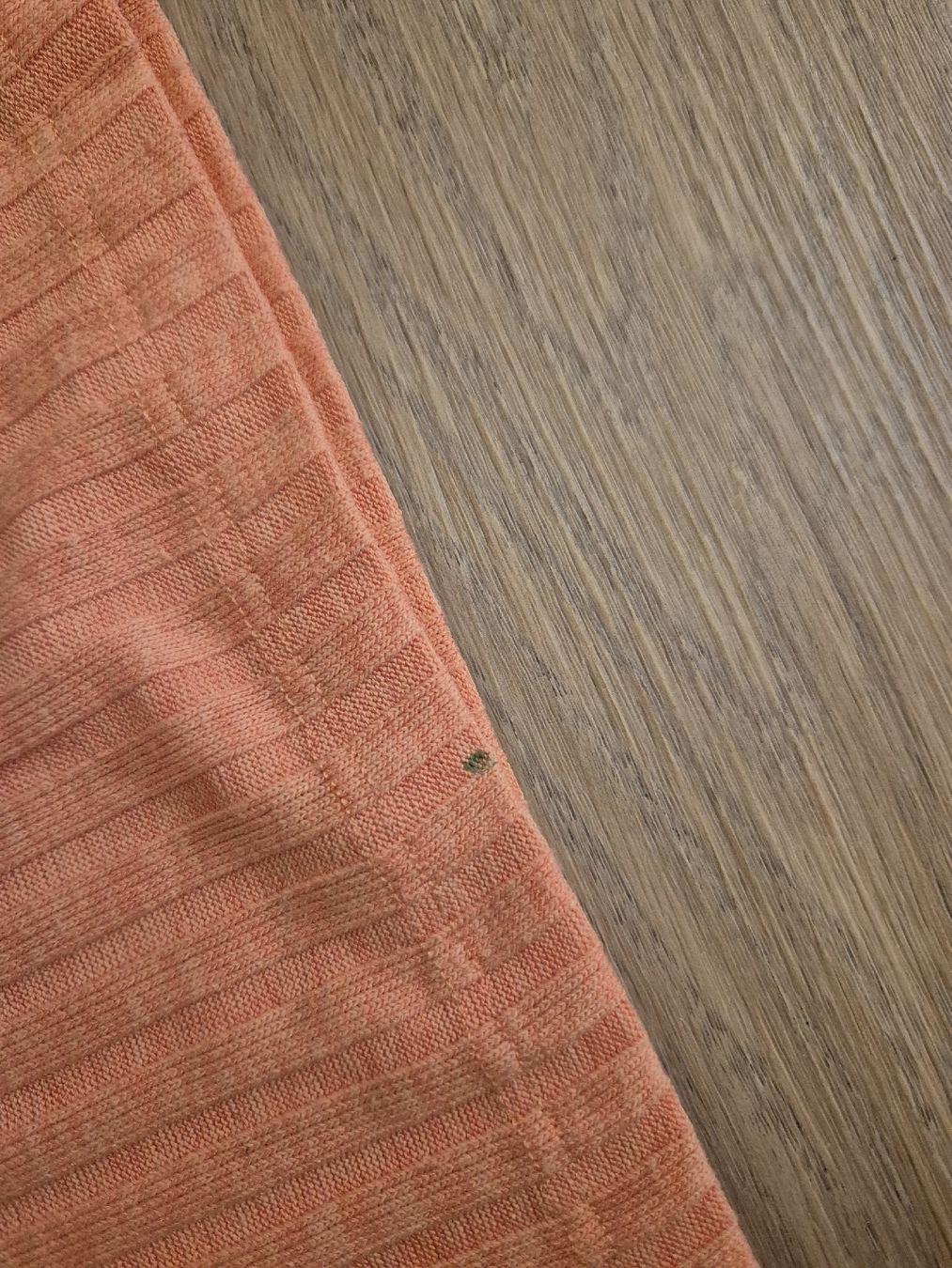 Stradivarius Pantaloni: Sommerliche, gerippte Hose in Apricot-Farbe – Usato da Brügg BE venduto da bea_g5lc 1