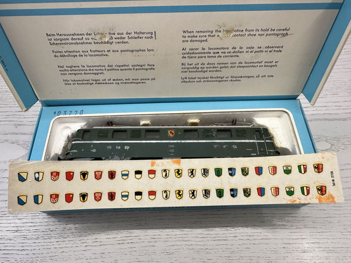 Märklin Modellini di ferrovie: Märklin 3050 SBB Ae 6/6 Bern – Usato da Lupsingen venduto da New-Haven 7