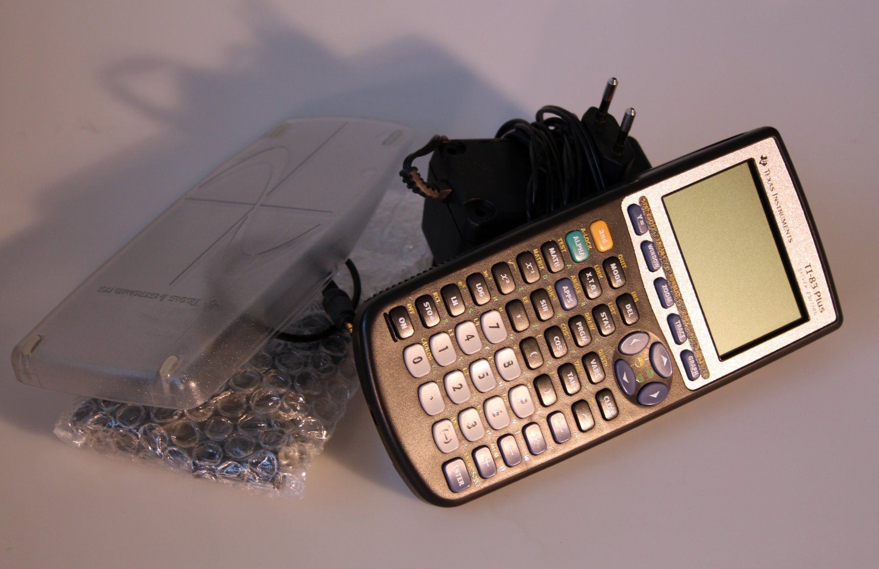 Texas Instruments Taschenrechner: TI-83 Plus Silver Edition mit Viewscreen und Literatur – Gebraucht aus Münchenbuchsee von Chaoo