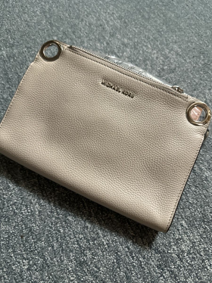 Michael Kors Sacs femmes: Michael Kors Clutch  – Neuf (Voir description) à Baltschieder par YmroBe