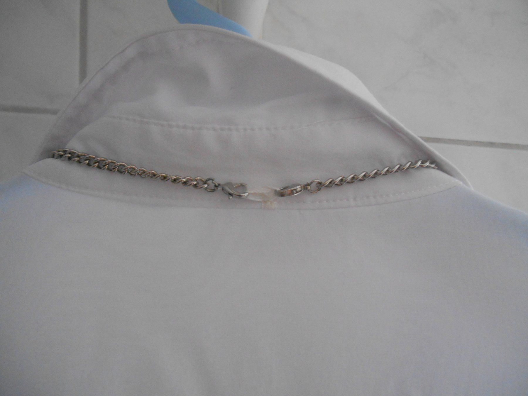 C&A Chemisiers: Weisse Bluse mit Kette Gr. 40 – Neuf (Voir description) à Nussbaumen AG par MollyBI-20 3