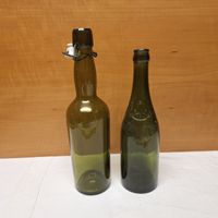 Versand möglich! 2 schöne, alte grüne Bierflaschen