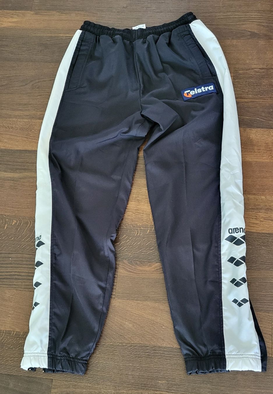 Arena Pantaloni: Arena Schwimm Trainerhose M – Nuovo (secondo la descrizione) da Unterseen venduto da rej_lnk9