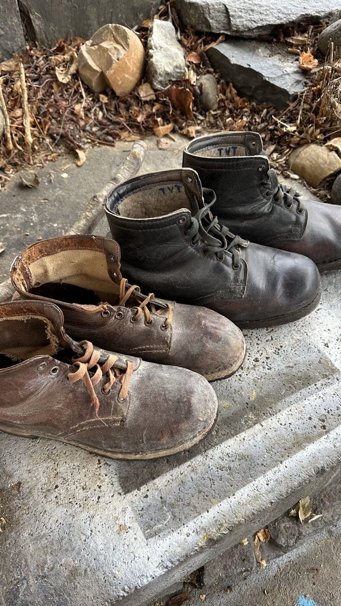 Scarpe da uomo: Deko: Antike Holzschuhe / Leder – Usato da Münsingen venduto da suxli