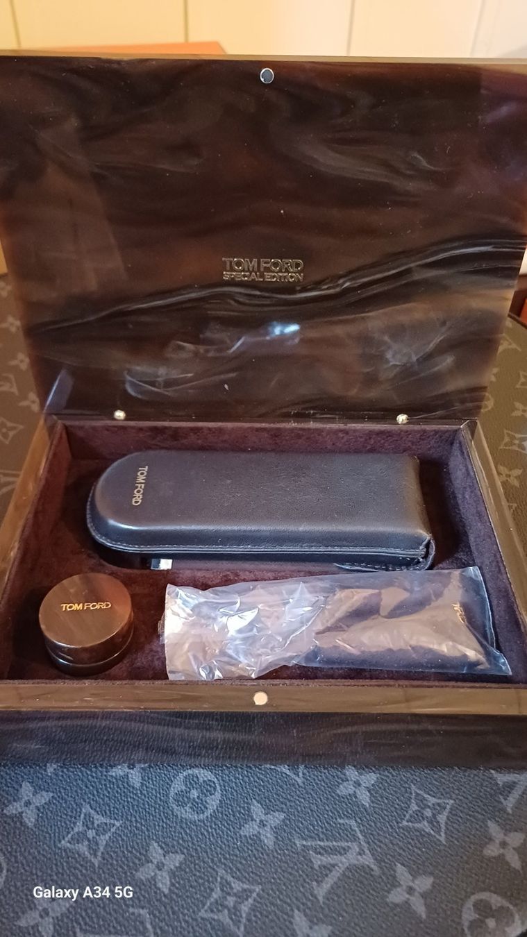 Tom Ford Brillen & Gläser: Tom Ford Buffalo Horn spezial Edition – Gebraucht aus St. Gallen von DiesundDas. 2