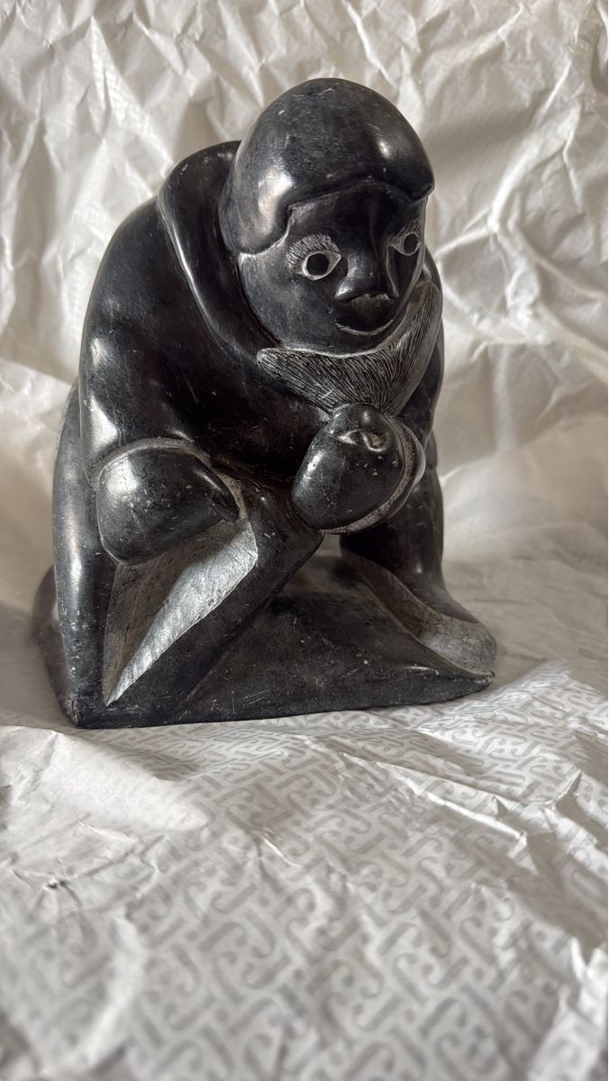 Sculptures & Statues: Original Inuit Skulptur Mutter Kind, dunkler Stein, ca. 20cm – D'occasion à Wil SG par F-Z-72