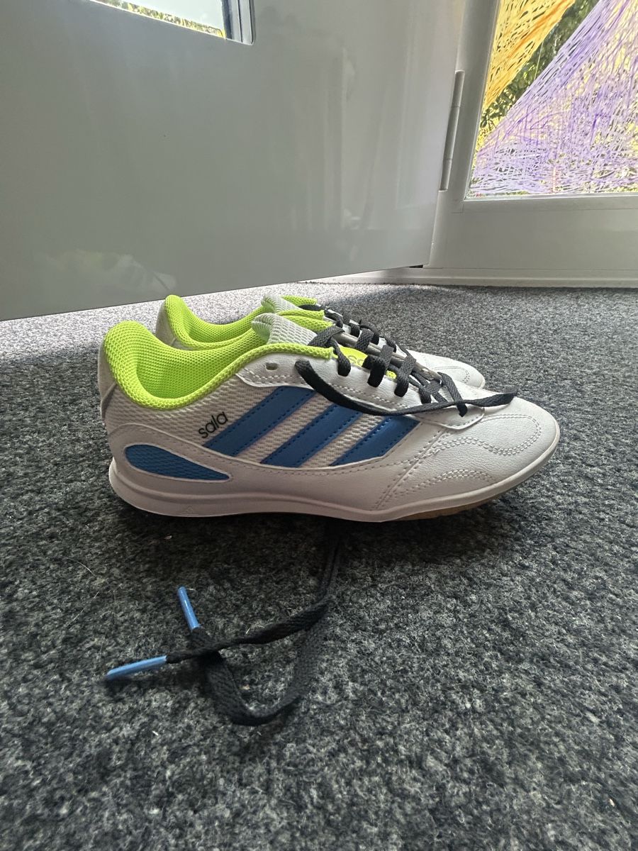 Adidas Chaussures garçon: Fussball Hallenschuhe Kinder. – Neuf (Voir description) à baden par verahelena 1