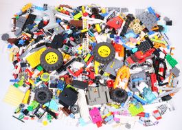 1.5 kg. Legoteile mit Minifiguren