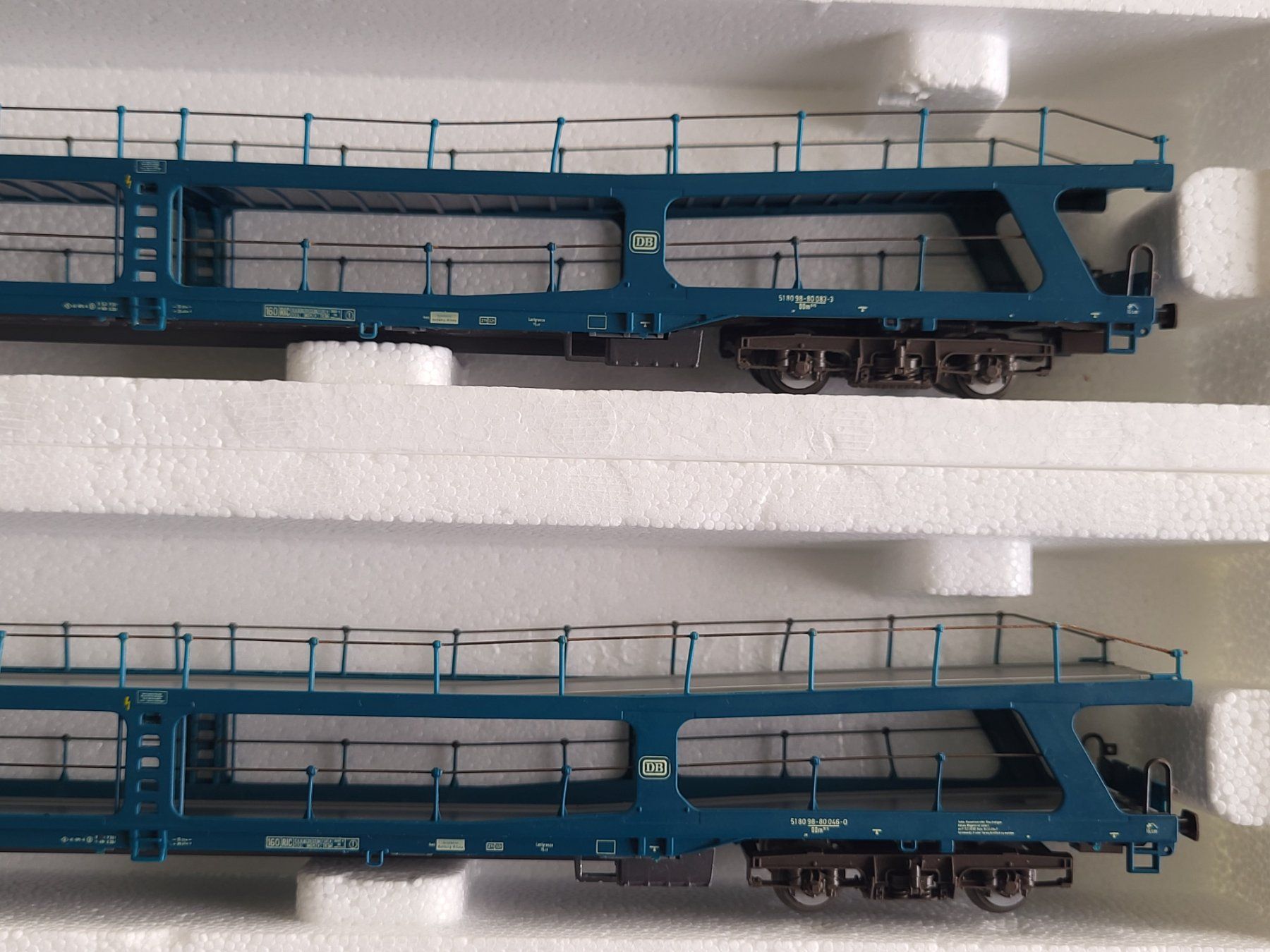 Roco Modellini di ferrovie: H0  ROCO  DB  2 Stk.  Autozugwagen blau – Usato da Oberburg venduto da sensetal 5