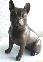 Hund sitzend naturgetreue Gestaltung. Bronze massiv.