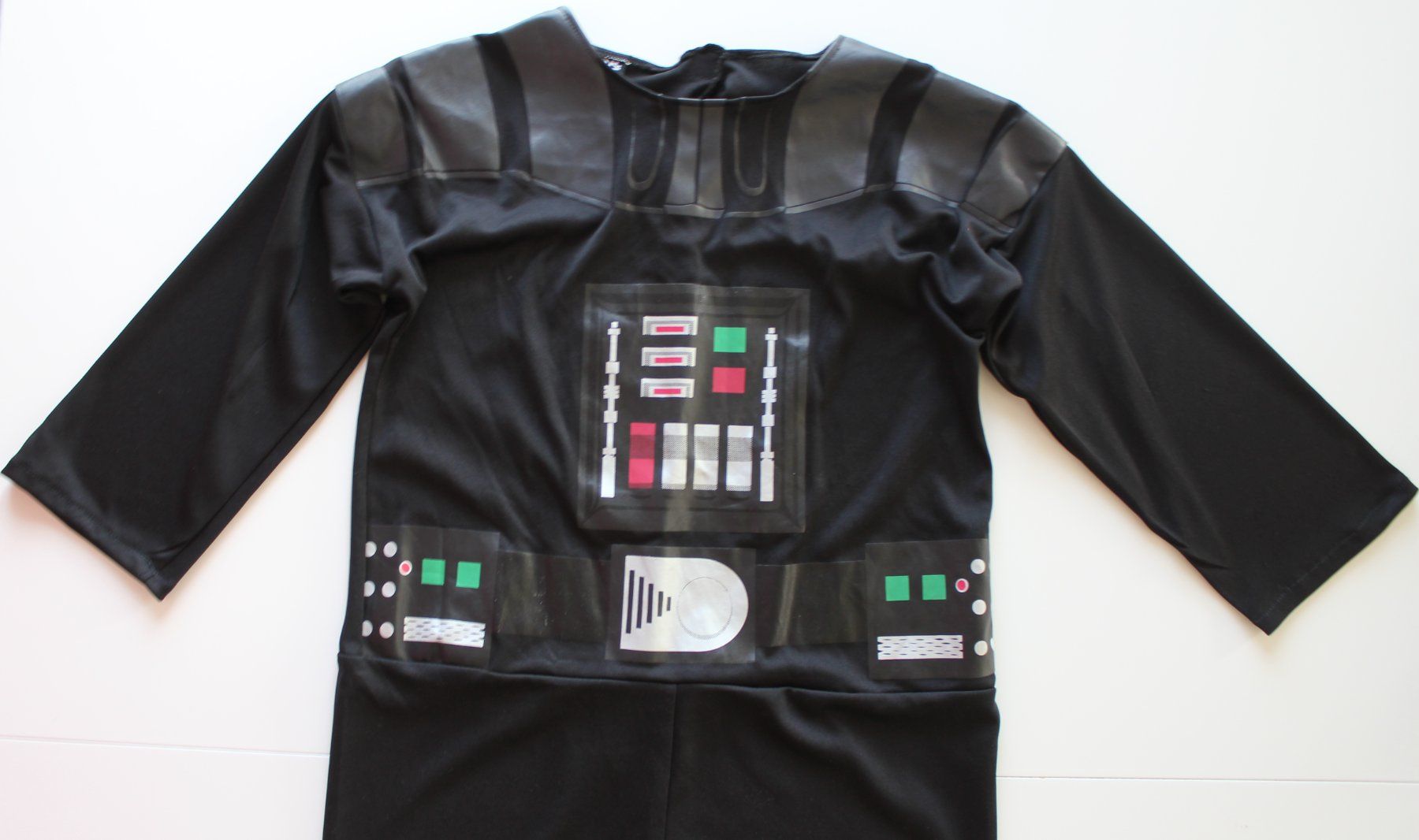 Costumi: Costume Star Wars Darth Vader t.5 - 6 ans – Usato da Peseux venduto da CoolShoping 2