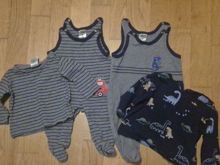 Baby clothing set size 68 dinosaurs 4 items