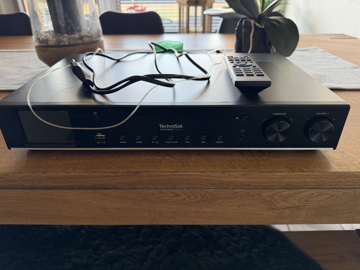 Technisat Systèmes audio & multimédias: Technisat Digitalradio 143CD – D'occasion à Leuggern par Tomim