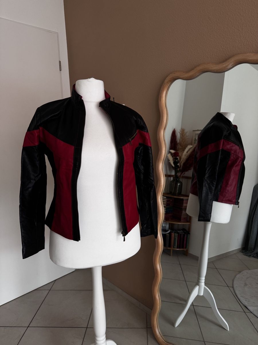 Jacken: Lederjacke schwarz-rot, Grösse S/M – Gebraucht aus Muttenz von einfach-schoen 1