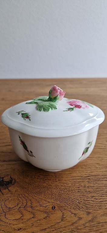 Zuccheriere: MEISSEN DECKELDOSE ROSE – Usato da Luzern venduto da rokko 1