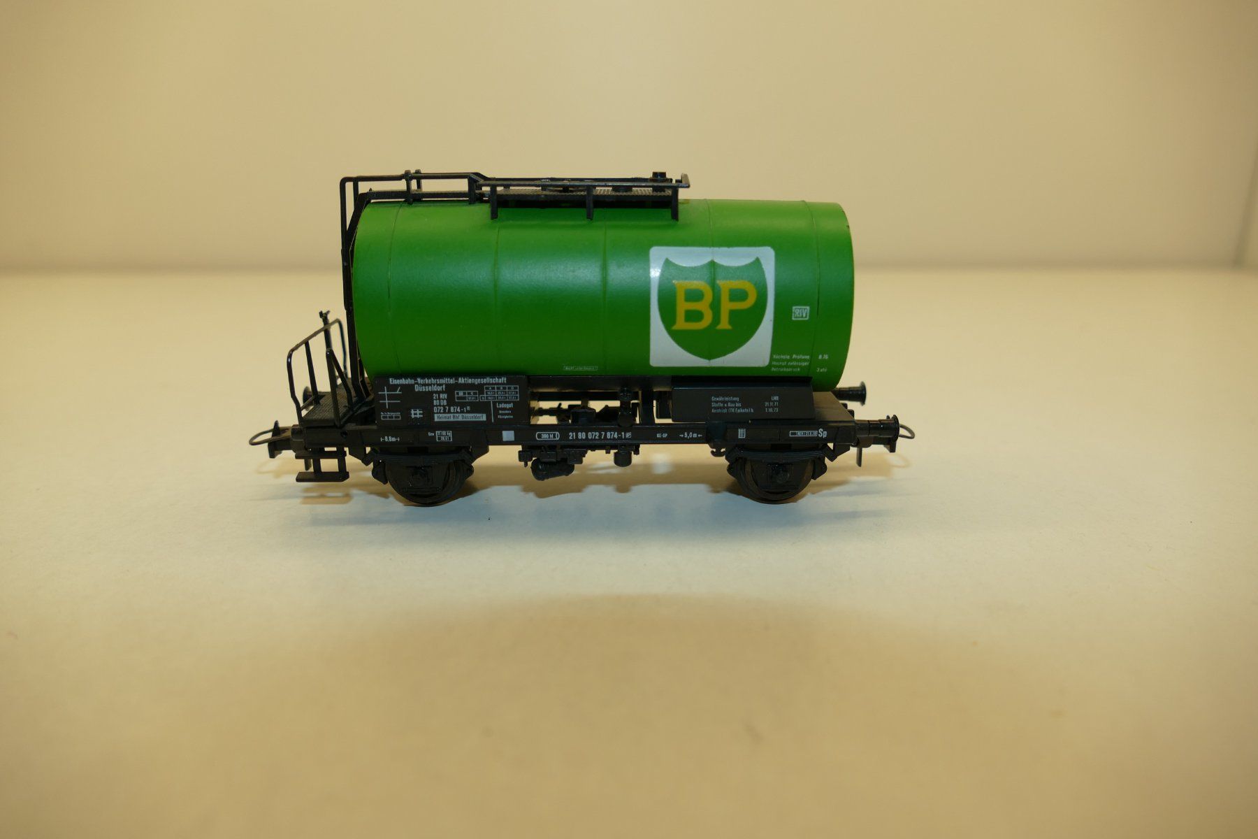 Roco Modellini di ferrovie: Roco H0: DB Kesselwagen BP – Usato da Niederhasli venduto da rail-duerst 1