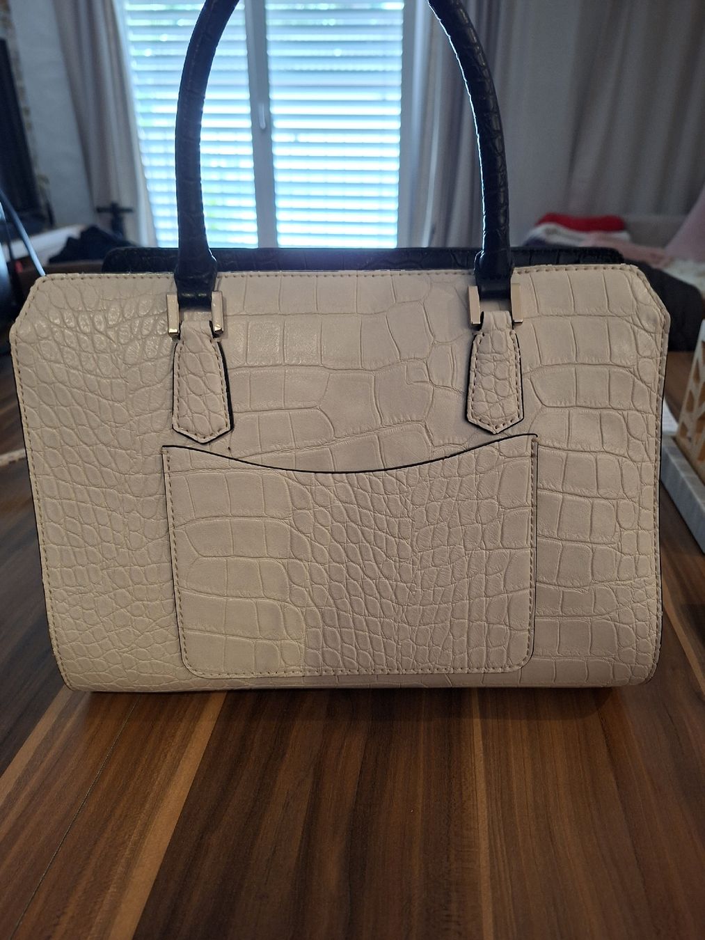 Guess Sacs femmes: Guess Handtasche – D'occasion à Hittnau par som_x965 2