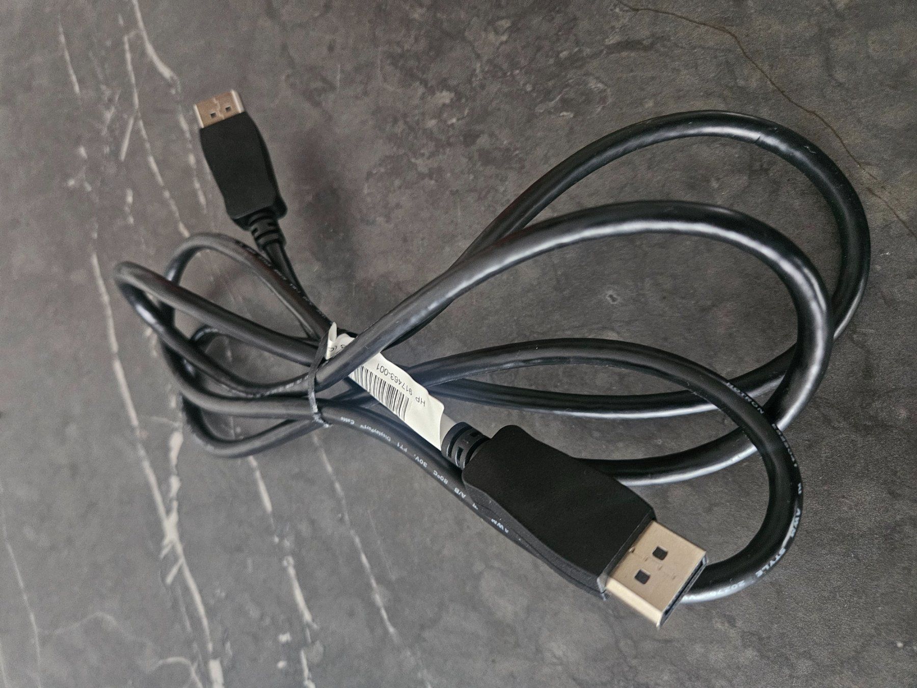 Câbles: Displayport Kabel Neu DP cable 170cm – D'occasion à Zürich par Adpsmlr