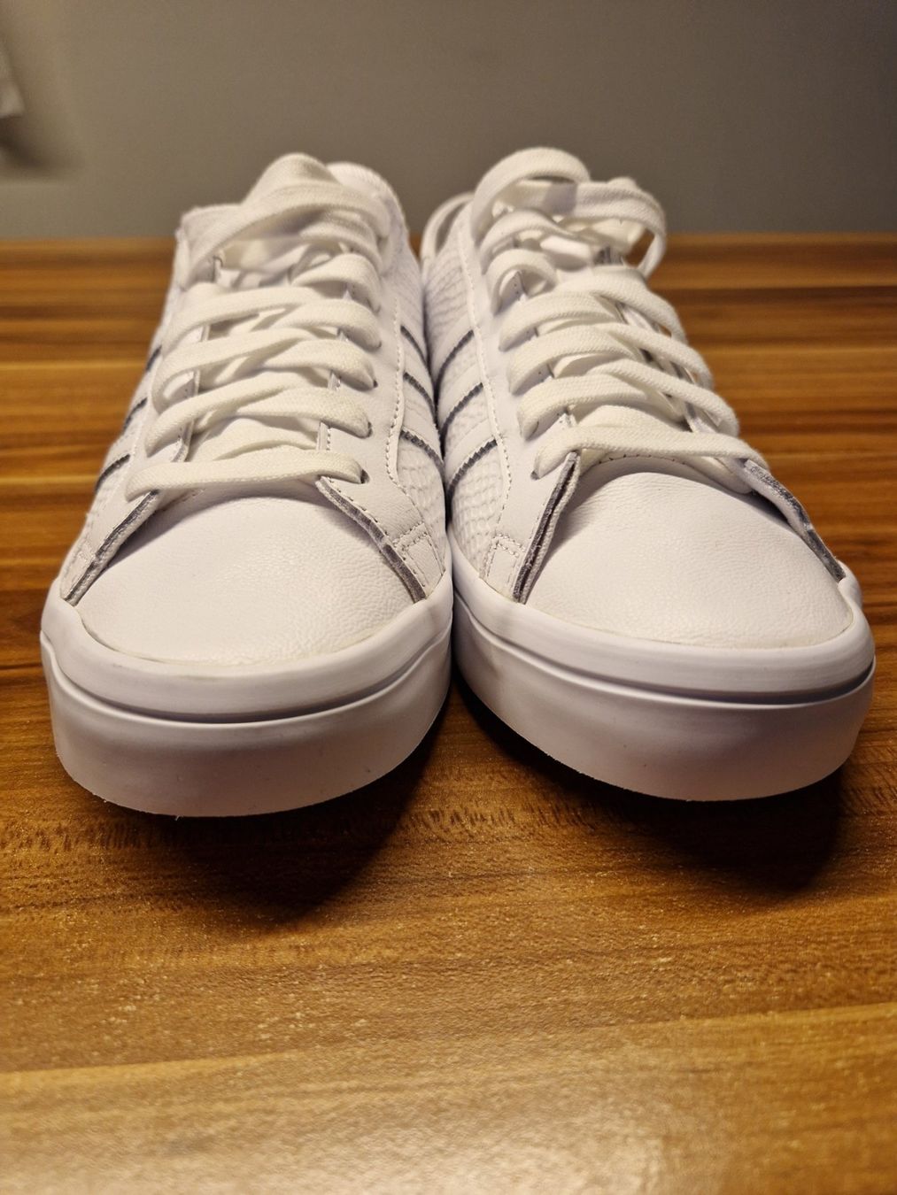 Adidas Scarpe da donna: Adidas Sneaker Damen weiss 38 2/3 – Nuovo (secondo la descrizione) da Igis venduto da Vulleta.38 5