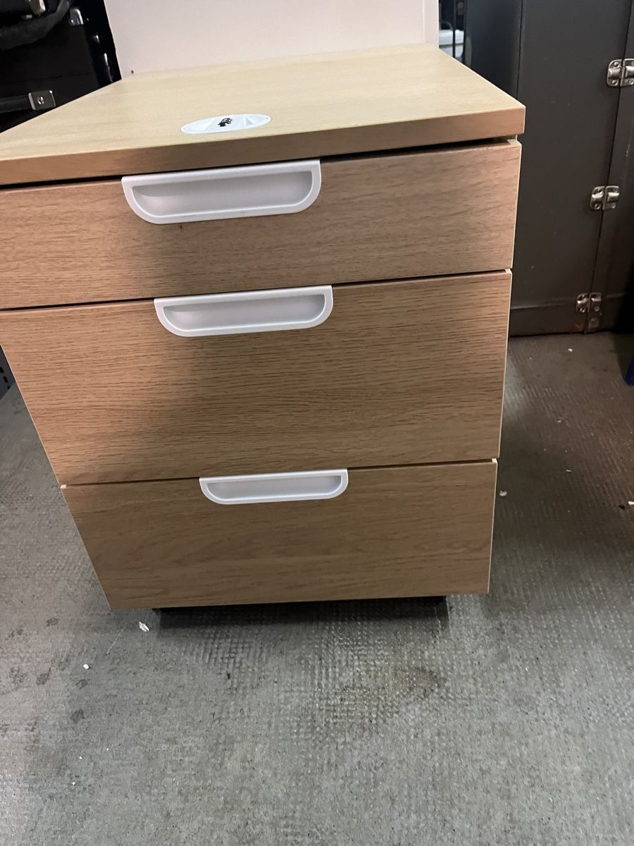 Ikea Armadi: Büro Möbel Ikea abschliessbar – Usato da Burgdorf venduto da kla_r5tf