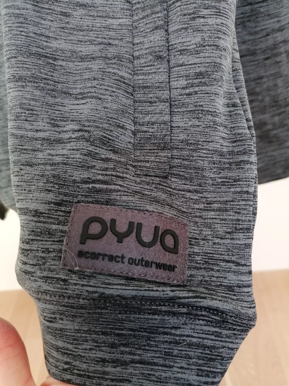 Maglioni & Felpe: Pyua taille L – Nuovo (secondo la descrizione) da Bretigny-Morrens venduto da solveiga 1