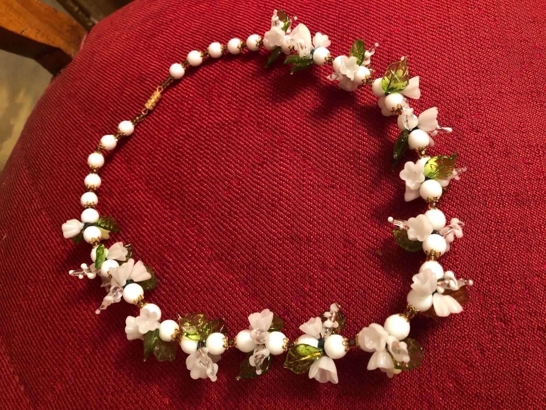 Catenine: GABLONZER GLASBLÜTENCOLLIER.Weissfarben. – Usato da Wald ZH venduto da mlnt