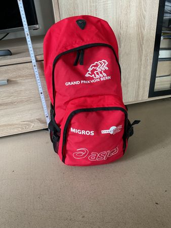 Roter leichter Rucksack ca. 35x25x15 cm