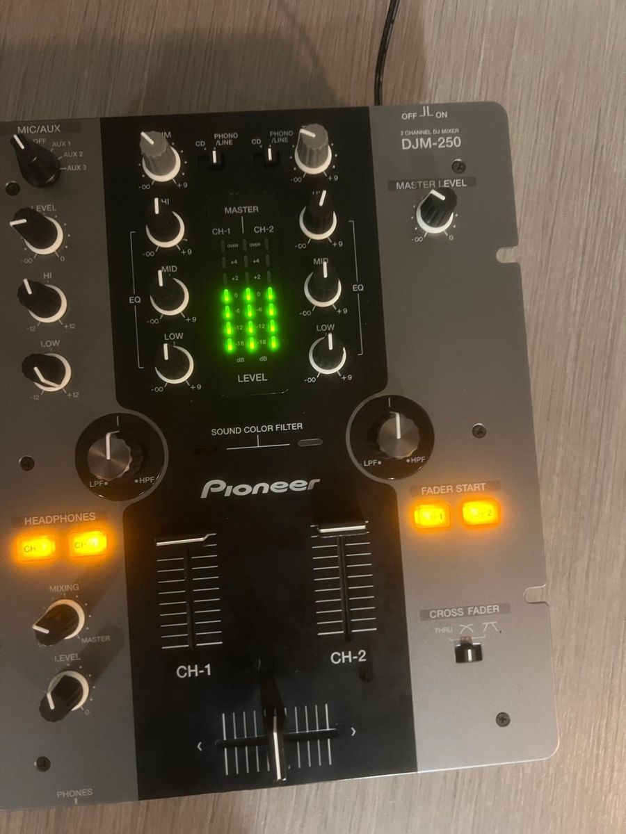 Pioneer Mischpulte: Table de mixage Pioneer – Gebraucht aus lausanne von Lilos77