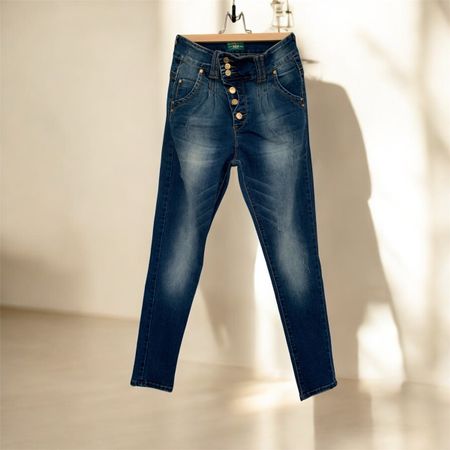 Jeans mit Knöpfen, neuwertig, Grösse 34, für den Frühling!