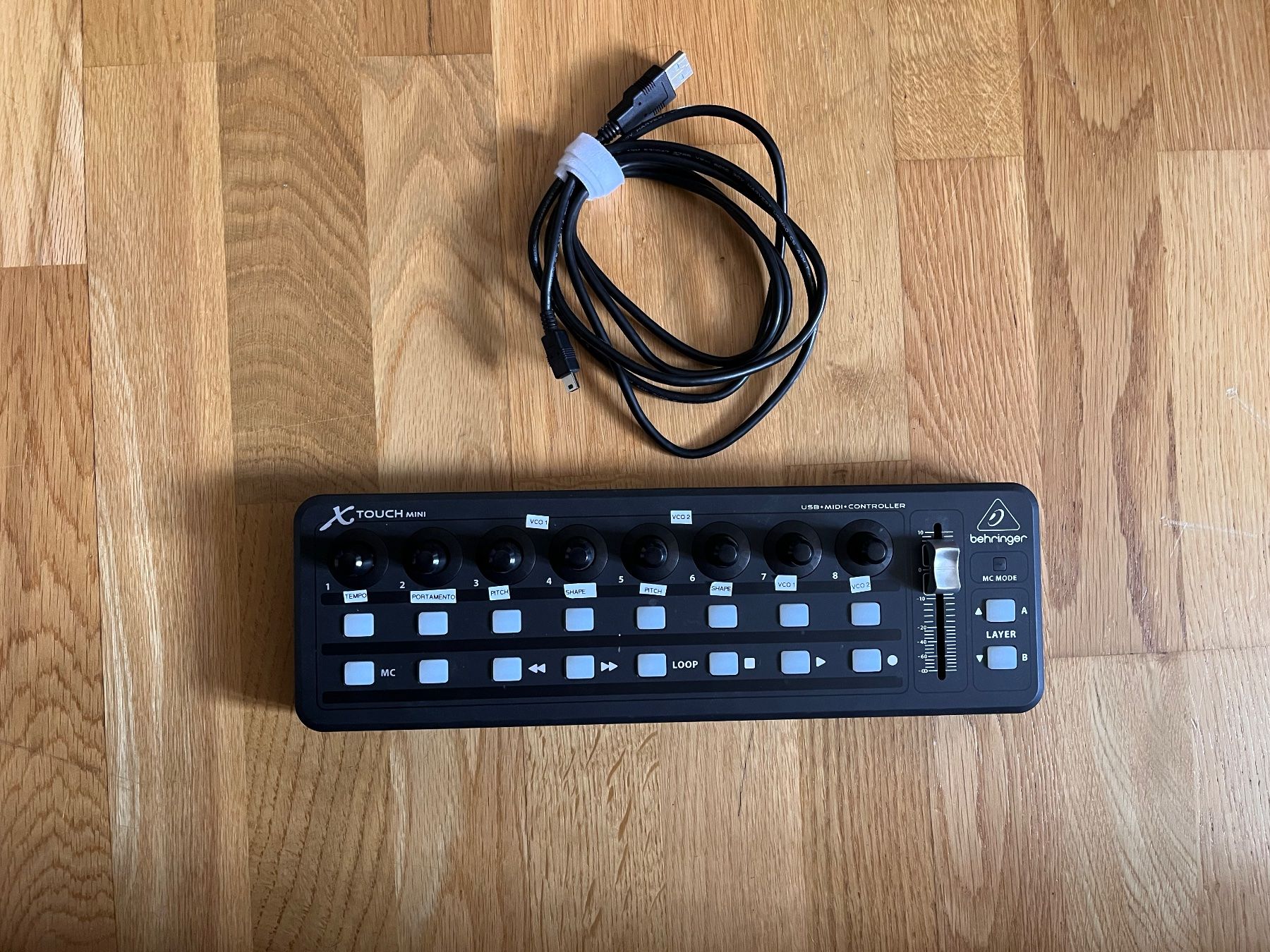 Behringer Console di mixaggio: Behringer X-TOUCH MINI USB MIDI-Controller – guter Zustand – Usato da Glattbrugg venduto da DAM-C