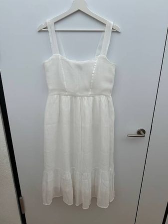 Leichtes Kleid einmal angezogen
