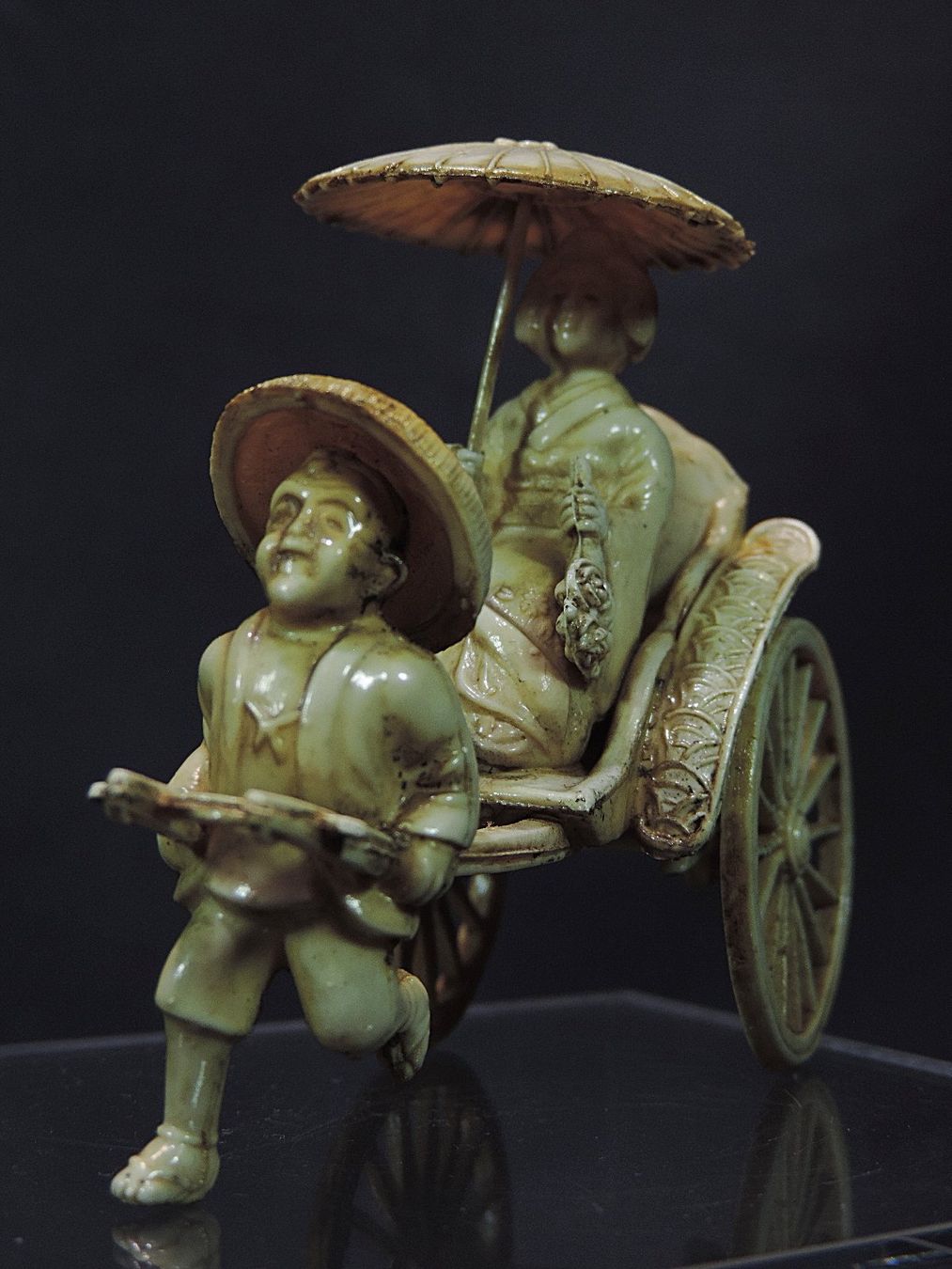 Figuren: Figur Rikschafahrer mit Geisha, Elfenbeinfarben – Gebraucht aus Duggingen von roterbambus 4