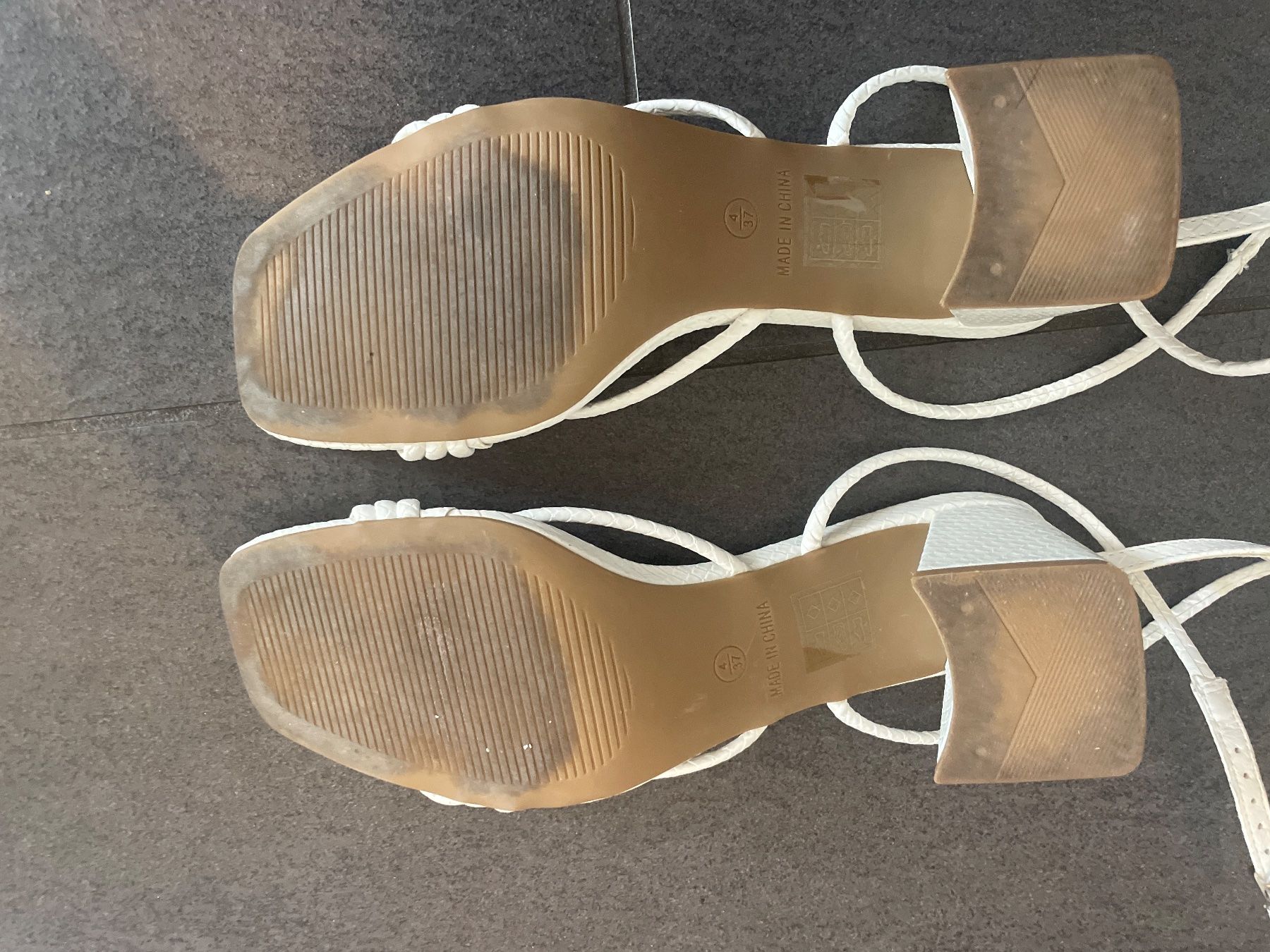 Scarpe da donna: Chic White Snake-Embossed Strappy Sandals - Summer Essential – Usato da Liebefeld venduto da Tings_Living_Culture 2