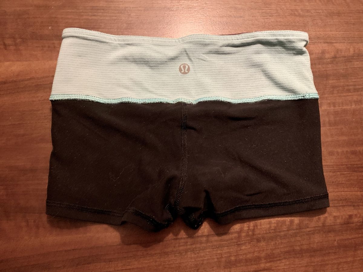 Lululemon Leggings: Lululemon Shorts. Reversible. XS/S – Usato da Unterseen venduto da jpowers1971 1
