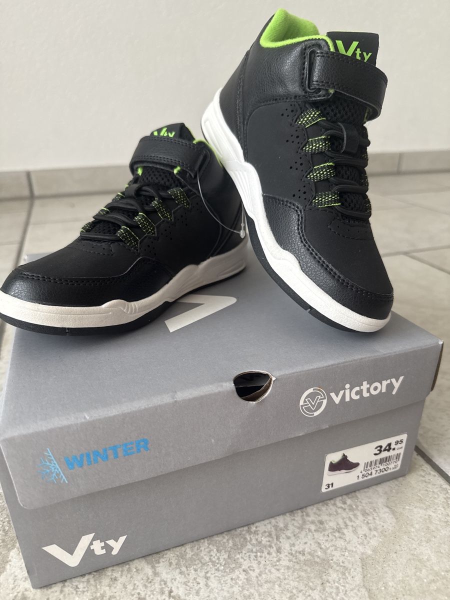 Victory Chaussures garçon: NEUE Winter Schuhe Gr.31 – Neuf avec emballage d'origine à Waltenschwil par lina-04 4