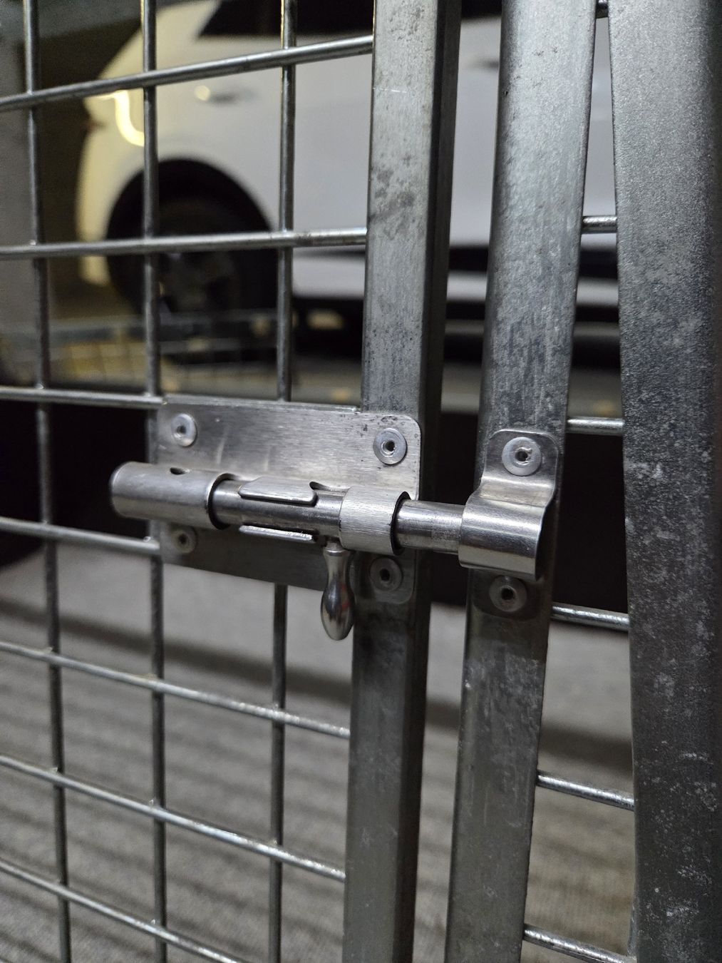 Gabbie, trasporto & Sicurezza: Mass-Hundeboxe der Marke Stöckli – Usato da Dübendorf venduto da Daroflu 4