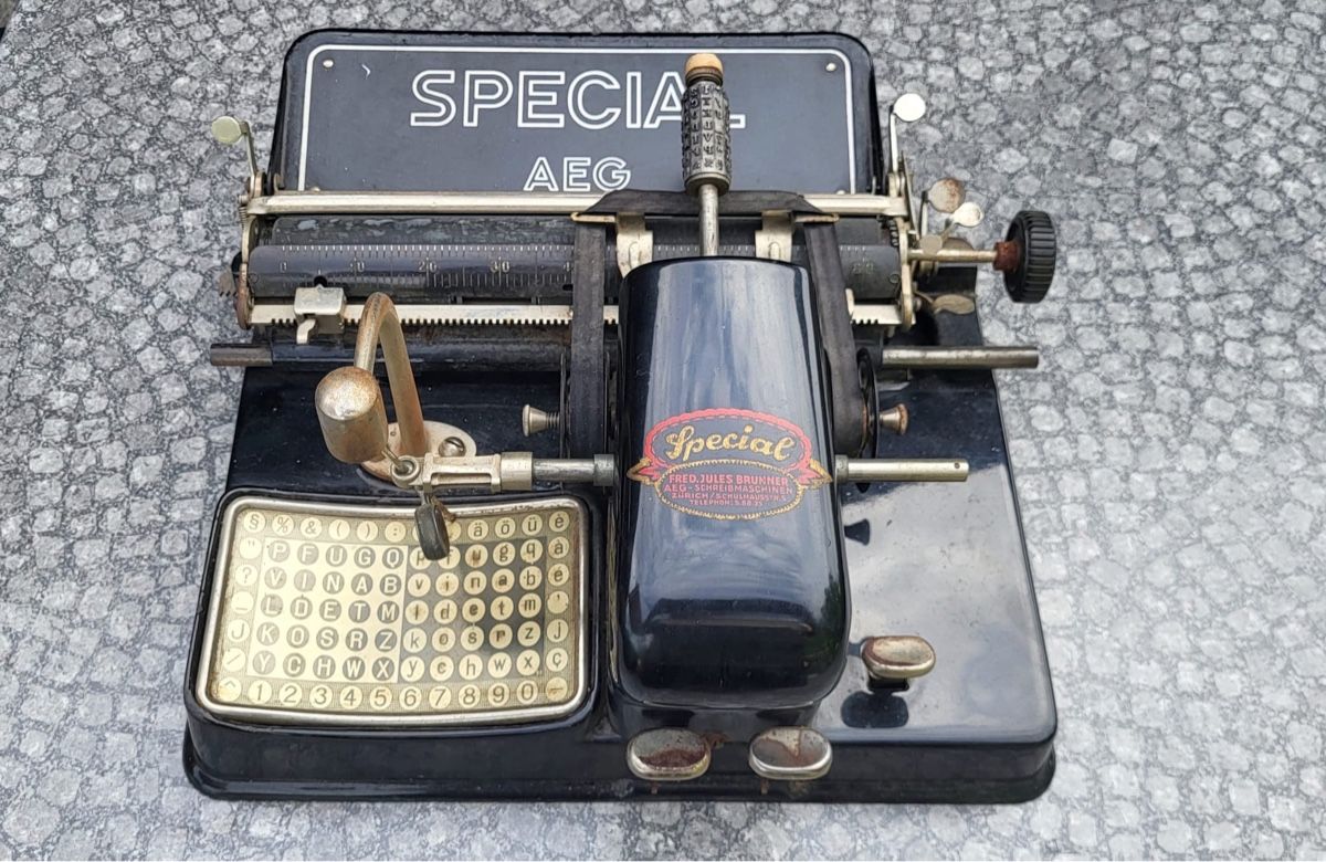 Macchine da scrivere: Machine à écrire AEG SPECIAL Fred. J. Brunner – Usato da Bursinel venduto da SeveralLives