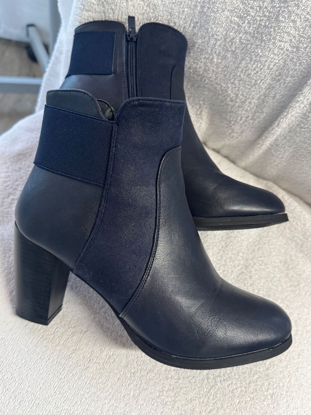 Chaussures femmes: Stiefelette Kunstleder dunkelblau Gr. 38 – Neuf avec emballage d'origine à Zäziwil par blackpearl