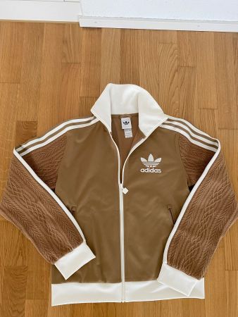Adidas Jacke 1x getragen! passt nicht zu meinen Kleidern.