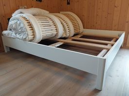 Betttrahmen weiss (ohne Lattenrost und Matratze)