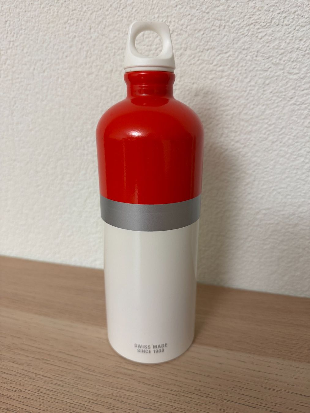 Sigg Borracce & Thermos: SIGG Trinkflasche / Bottle neu, plus Geschenk – Nuovo (secondo la descrizione) da Embrach venduto da Rondamaro 1