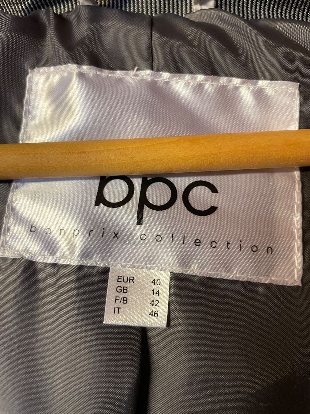 Vestes: Bpc Steppjacke hellgrau Grösse 40 neuwertig – D'occasion à Adlikon b.Regensdf par SimoneO01 1