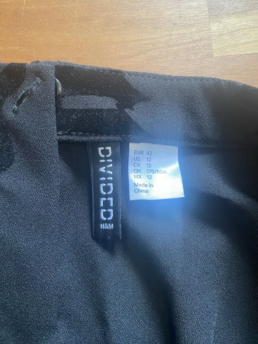 H&M Gonne: Schwarzer Minirock von H&M, Grösse 42 – Nuovo (secondo la descrizione) da Böbikon venduto da Kathi3000_ 2