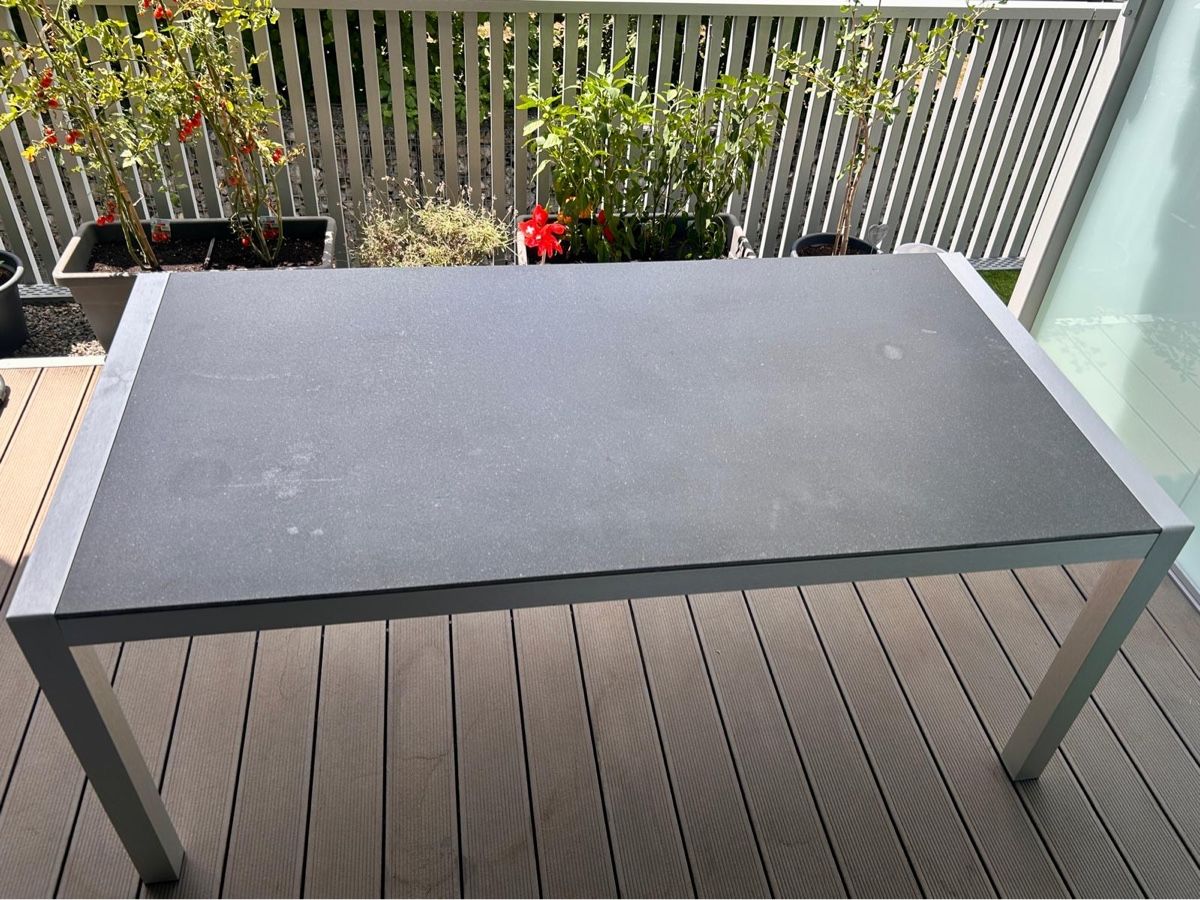 Tables: Gartentisch inkl. 4 stapelbaren Stühlen – D'occasion à Boll par MariAebi 2