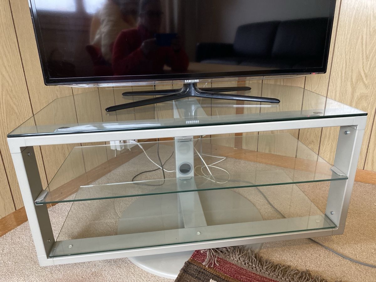 Mobili TV: TV-Möbel Metall und Glas – Usato da Urdorf venduto da Resumasa